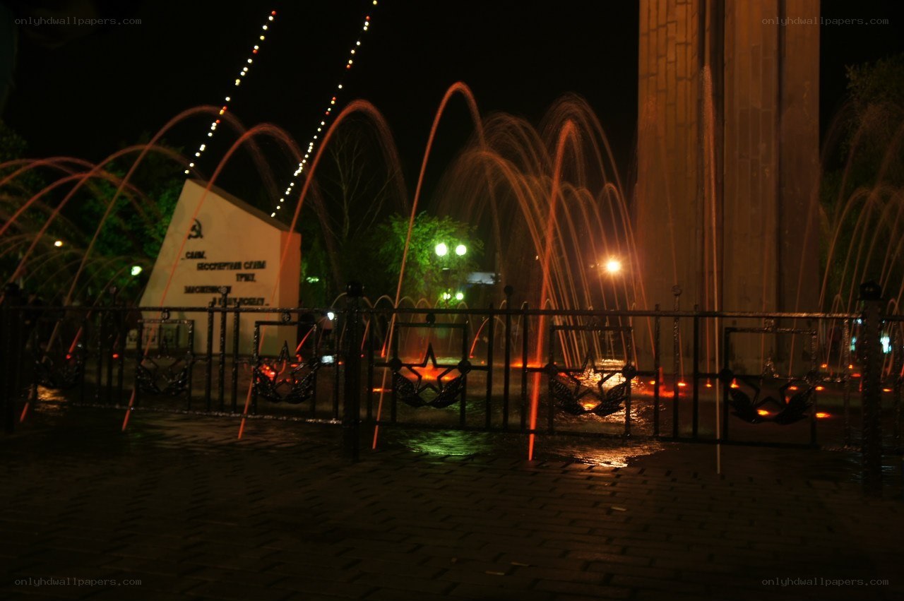 Nighttime fountain display