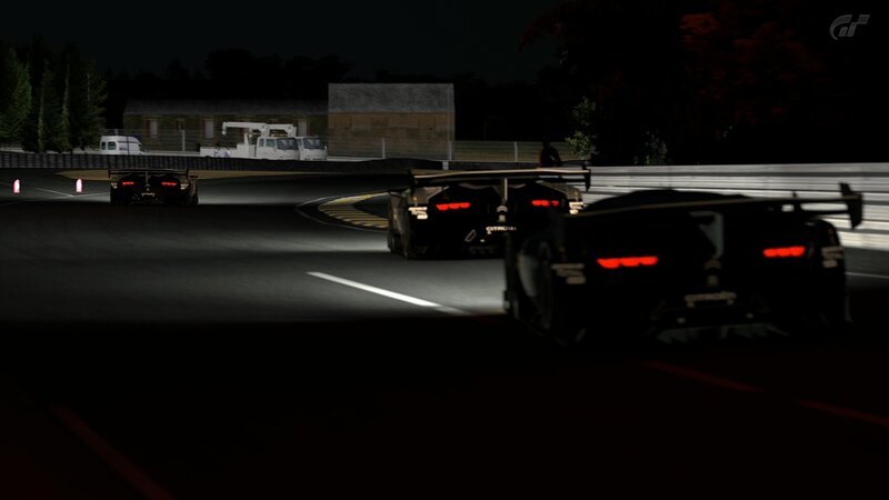 Nighttime race at Circuit de la Sarthe