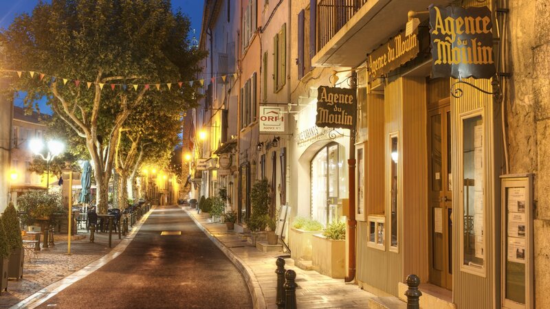 Nighttime Street in Town — Yellow