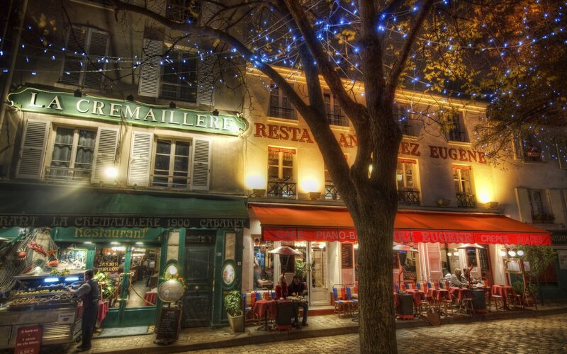 Nighttime Street Scene — Green, Cozy