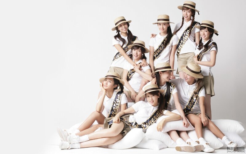 Nine Women in Straw Hats