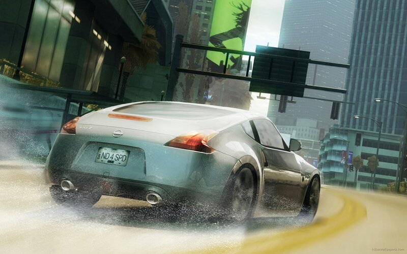 Nissan 370Z racing in city