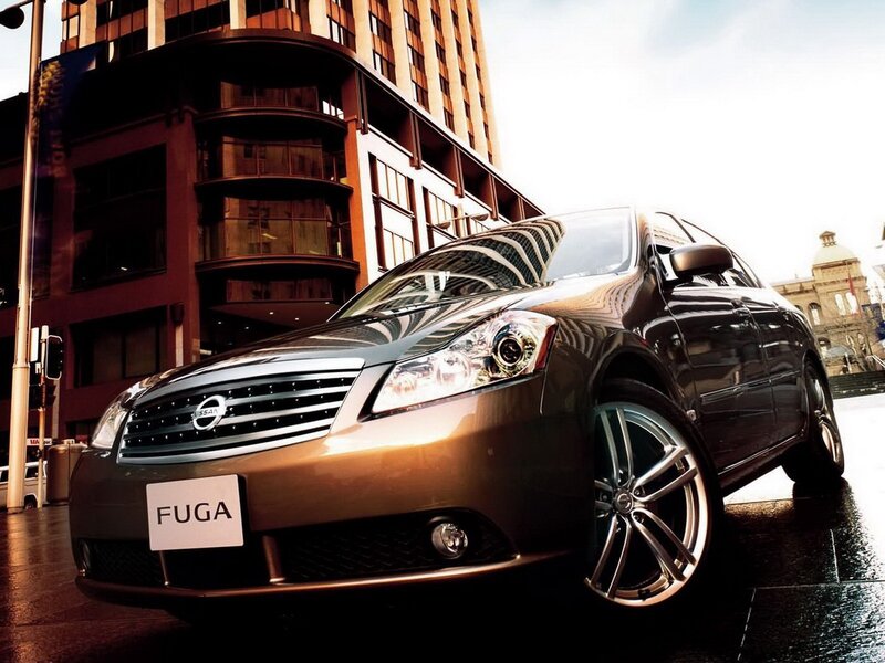 Nissan Fuga in urban setting