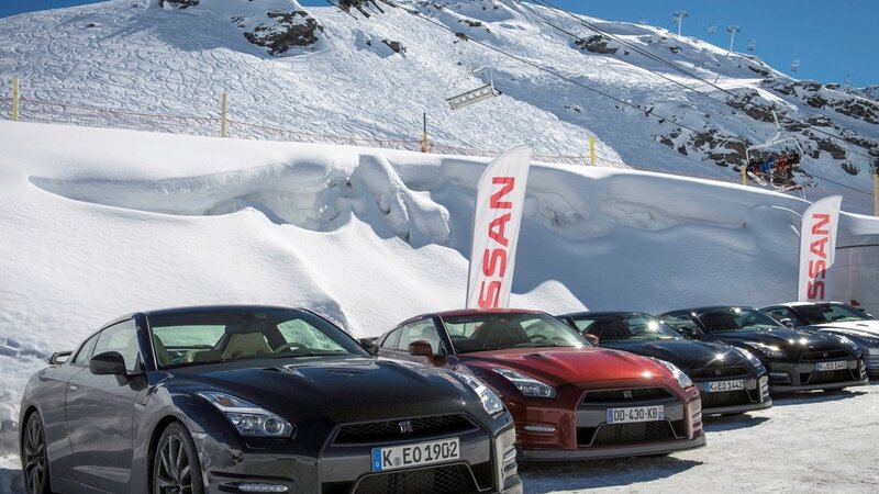 Nissan GT-R Cars in Snow — White