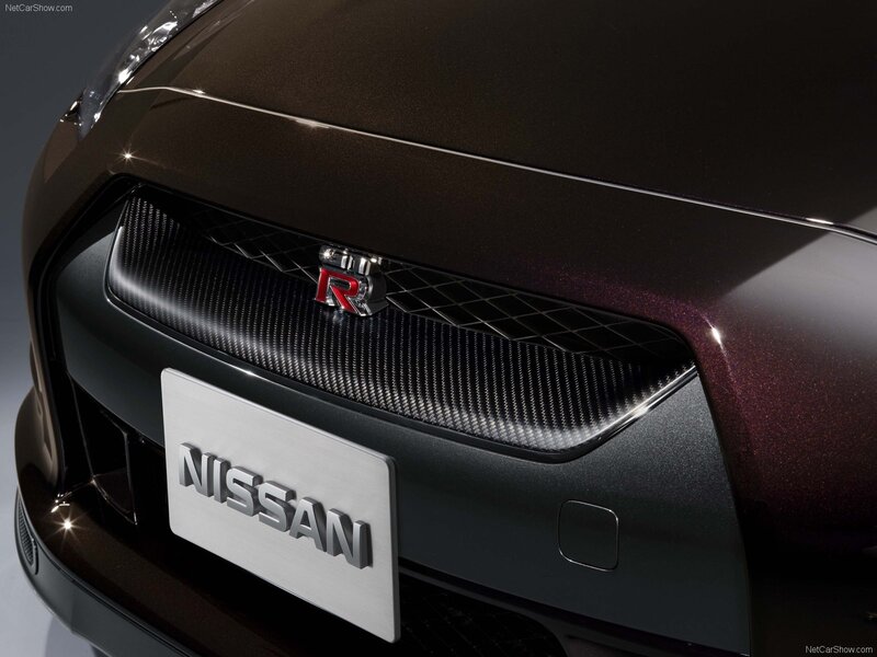 Nissan GT-R front grille