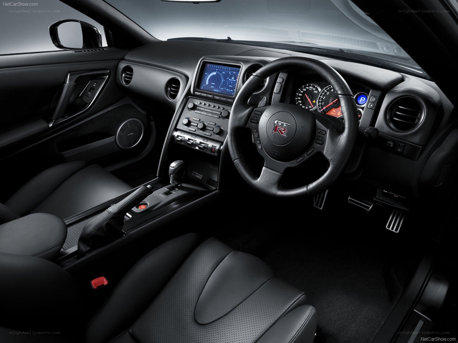 Nissan GT-R interior