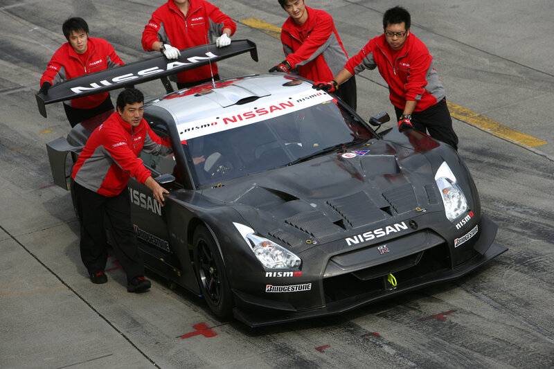 Nissan GT-R race team at work