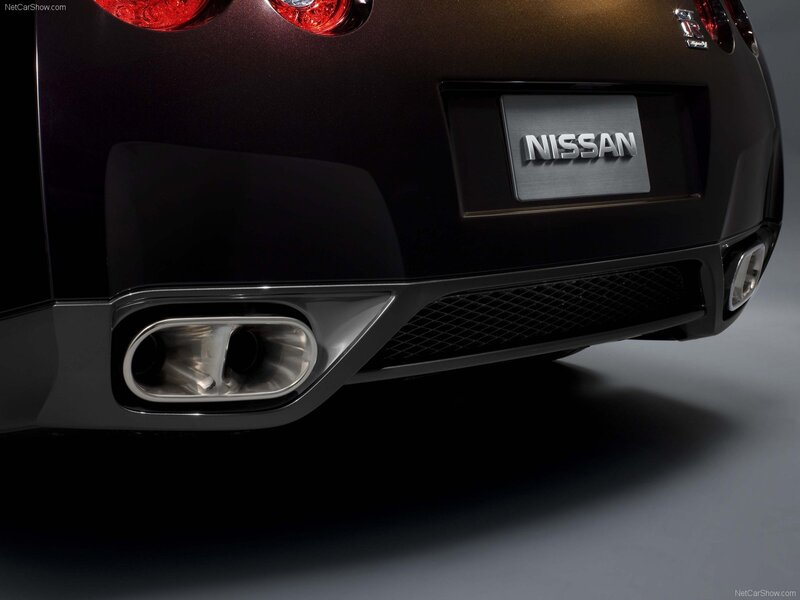 Nissan GT-R rear exhaust