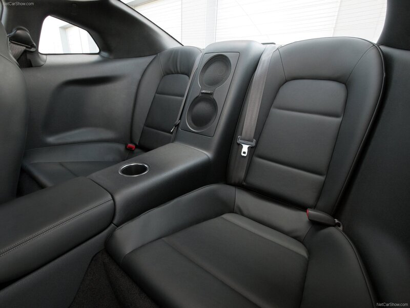 Nissan GT-R rear seats interior