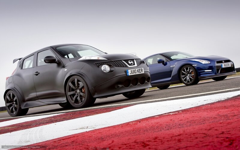 Nissan Juke and GT-R on track