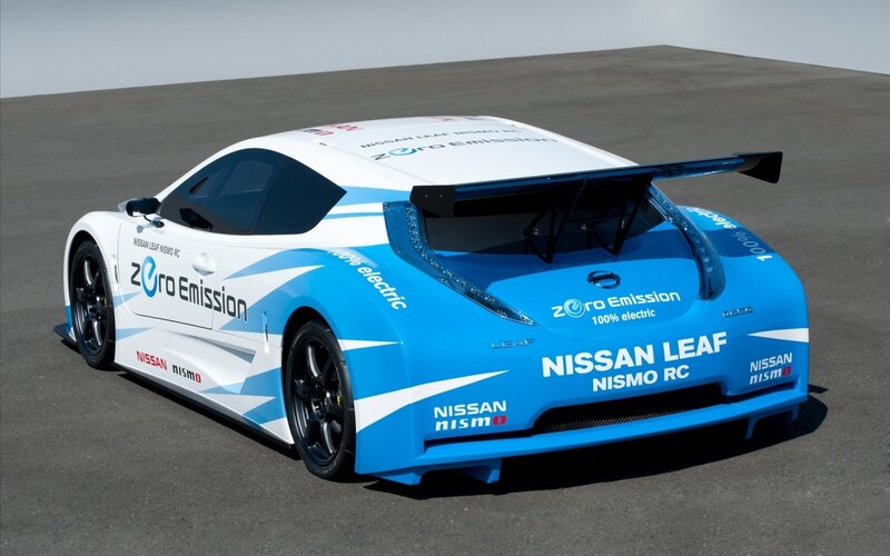 Nissan Leaf Nismo RC Race Car — Blue, Dynamic