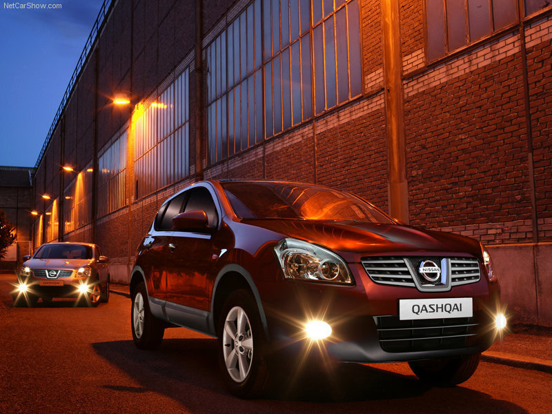 Nissan Qashqai at night