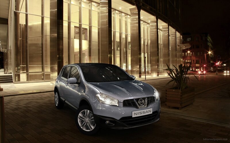 Nissan Qashqai at night