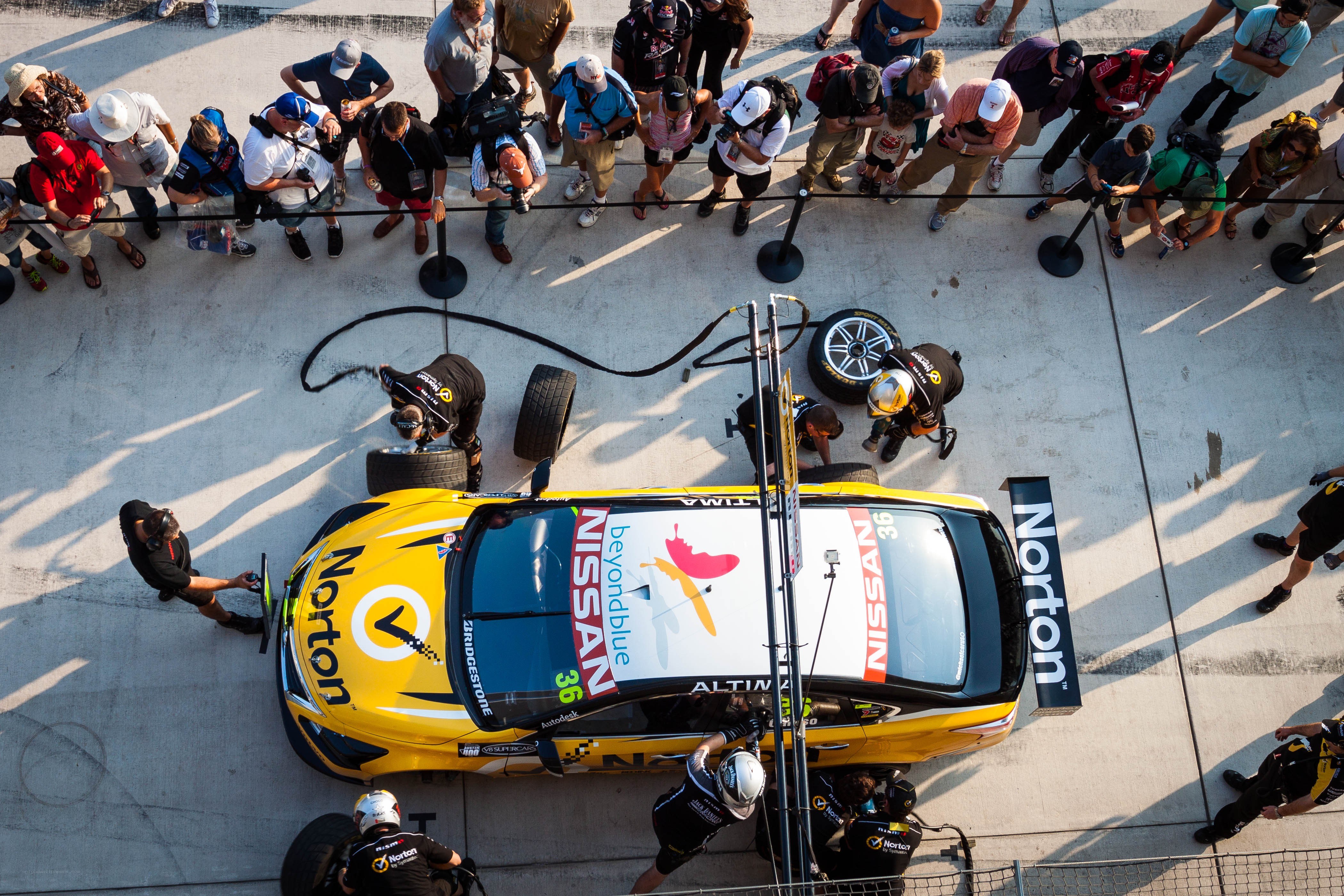 Nissan race car pit stop