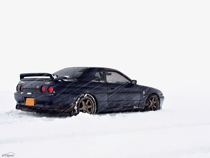 Nissan Skyline in snowstorm