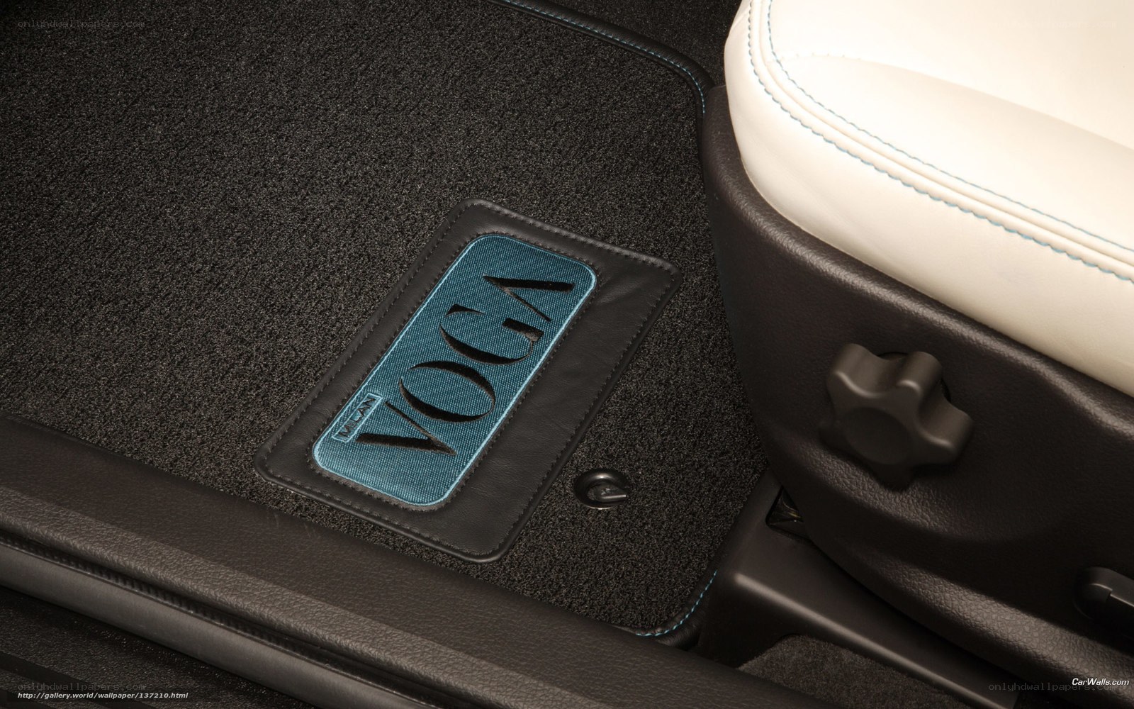Nissan Voga interior details