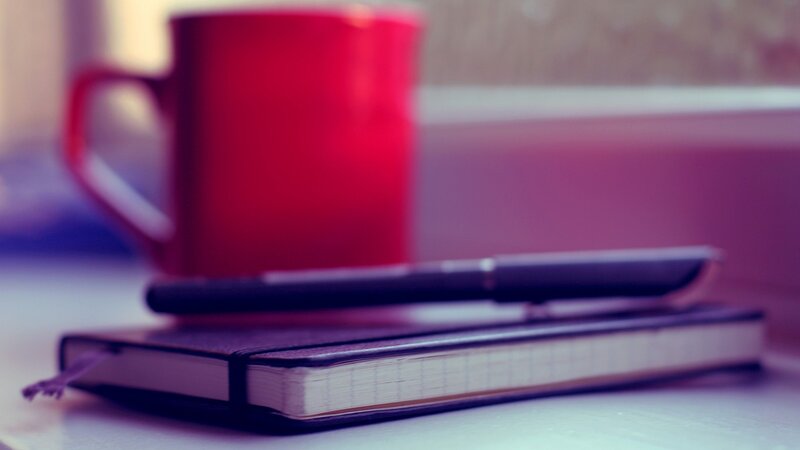 Notebook with Pen and Mug — Red, Calm