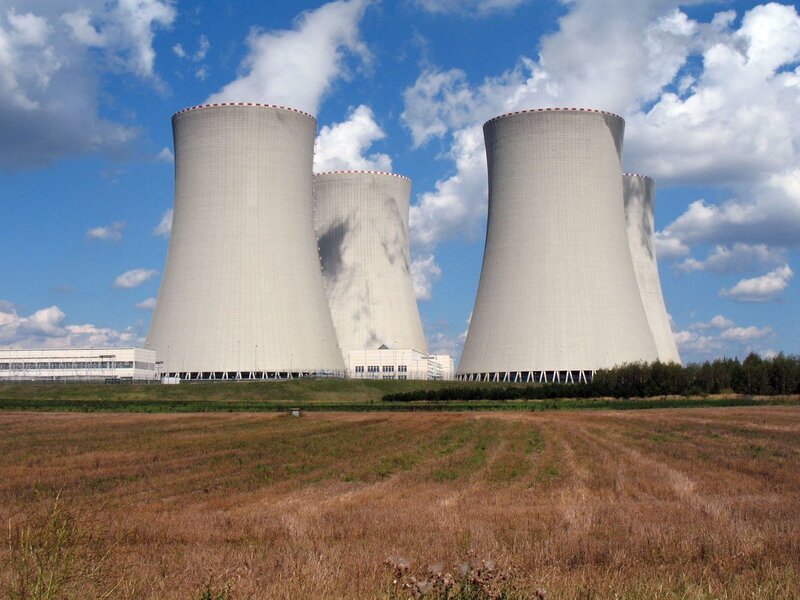Nuclear power plant cooling towers