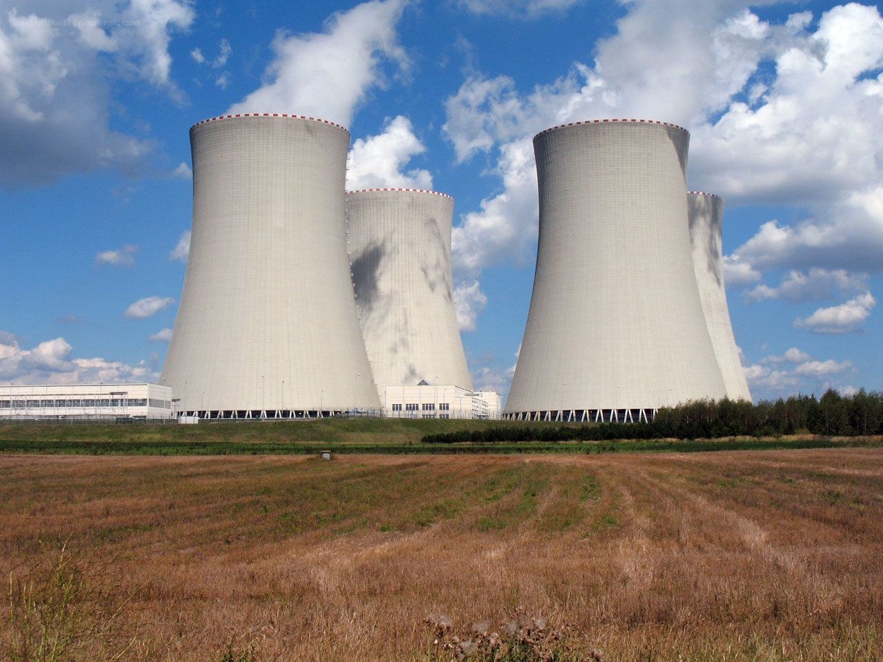 Nuclear power plant cooling towers