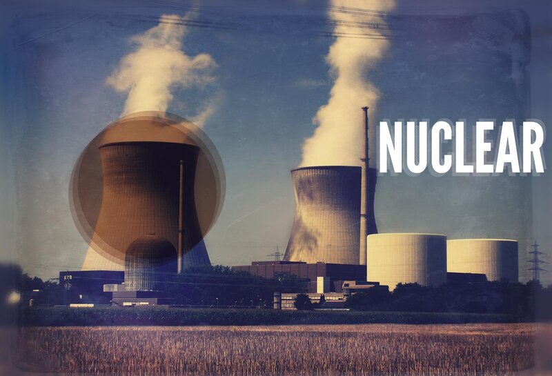 Nuclear power plant with cooling towers