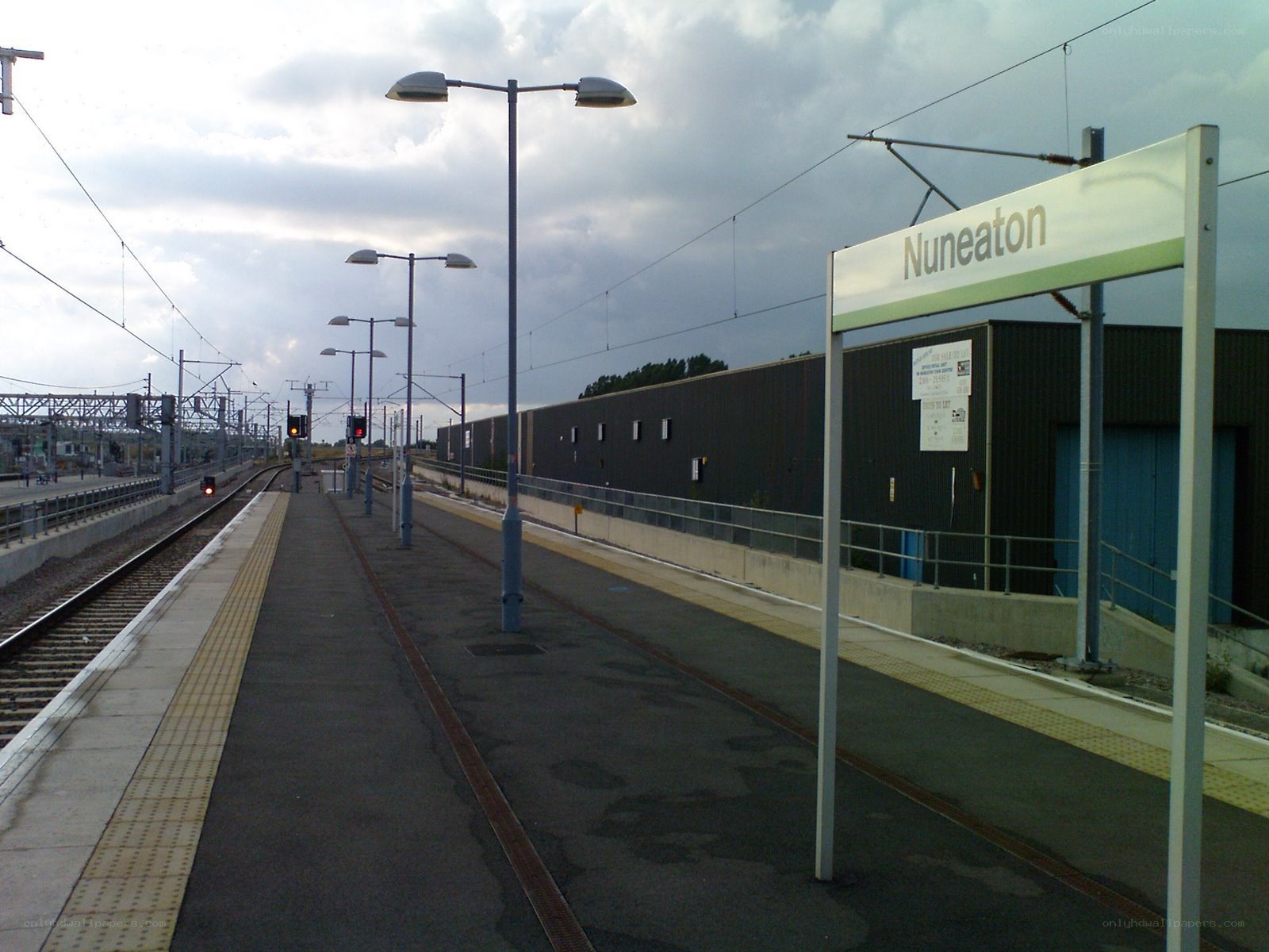 Nuneaton train station platform