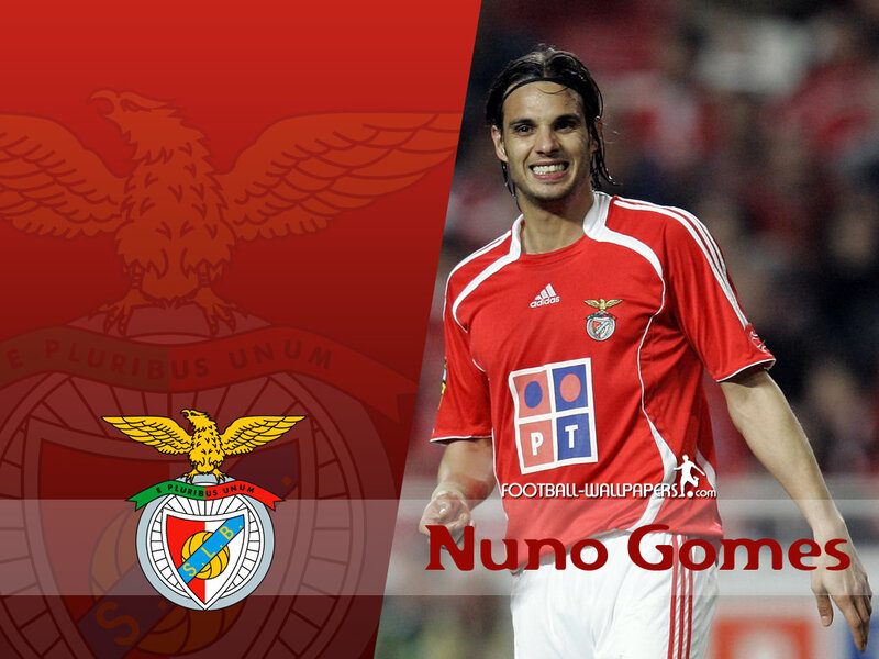 Nuno Gomes in Benfica kit