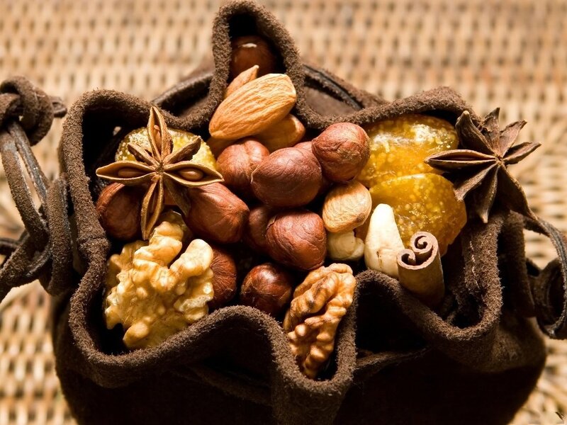 Nuts and Spices in Pouch — Brown