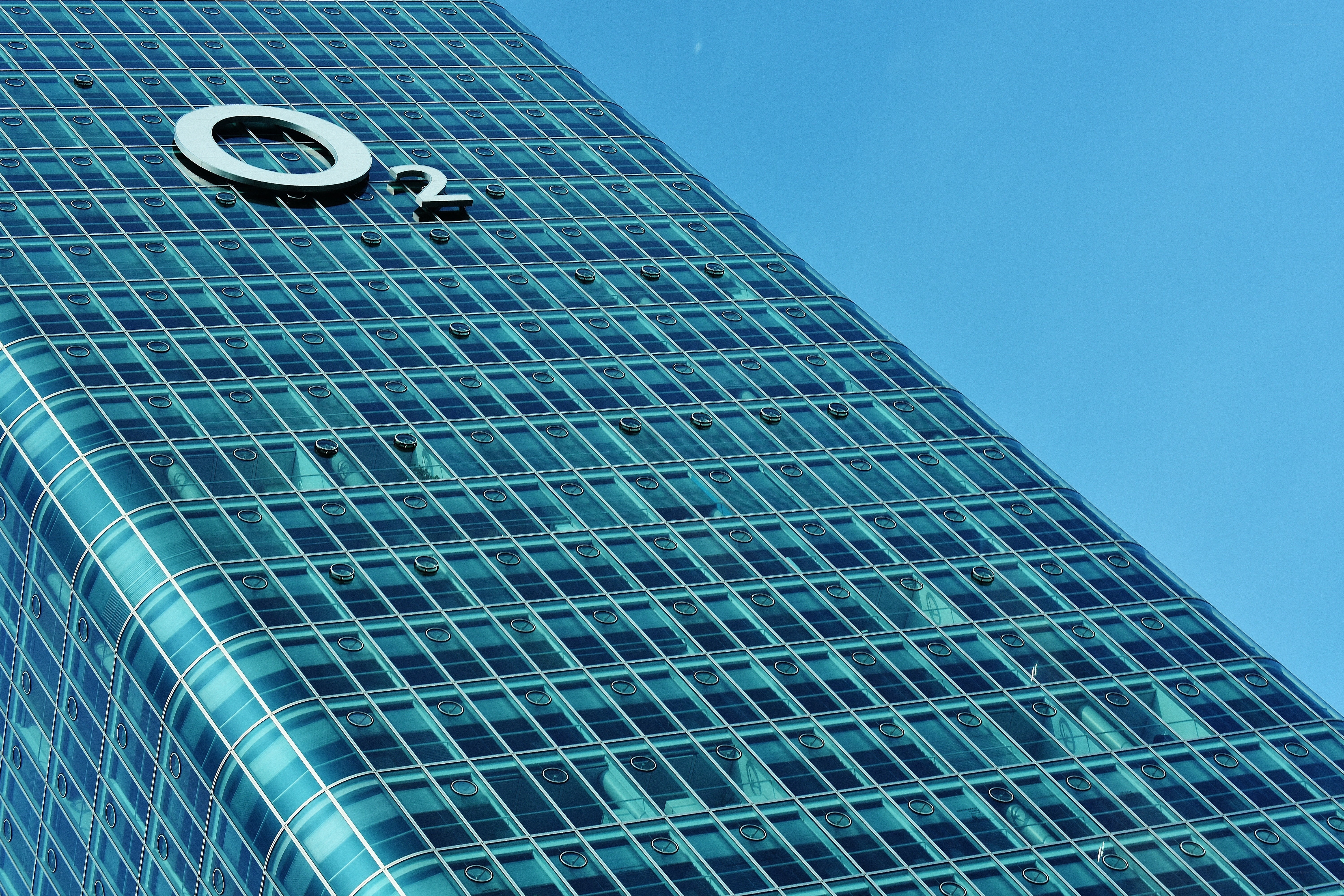 O2 building facade