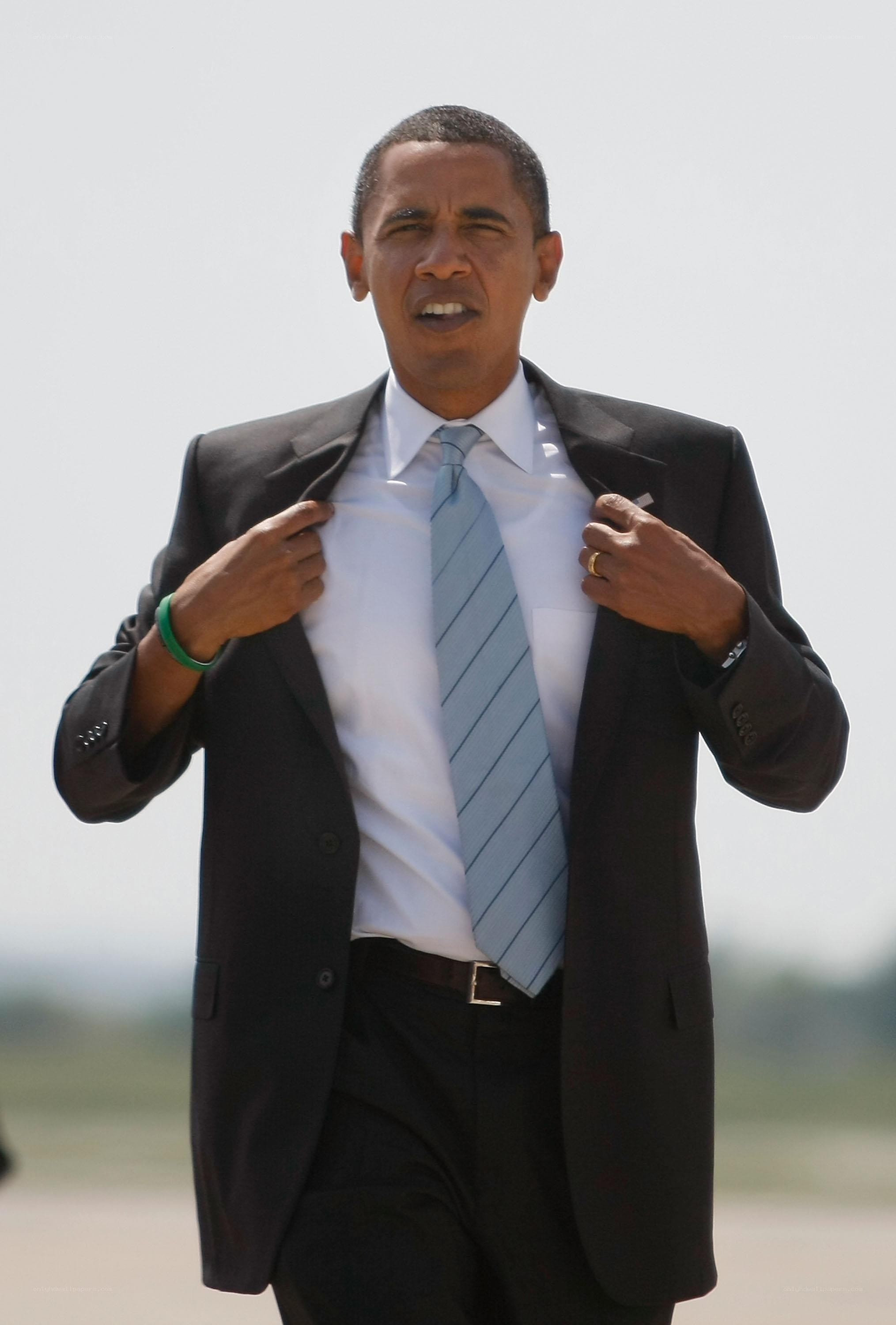 Obama adjusting his suit jacket