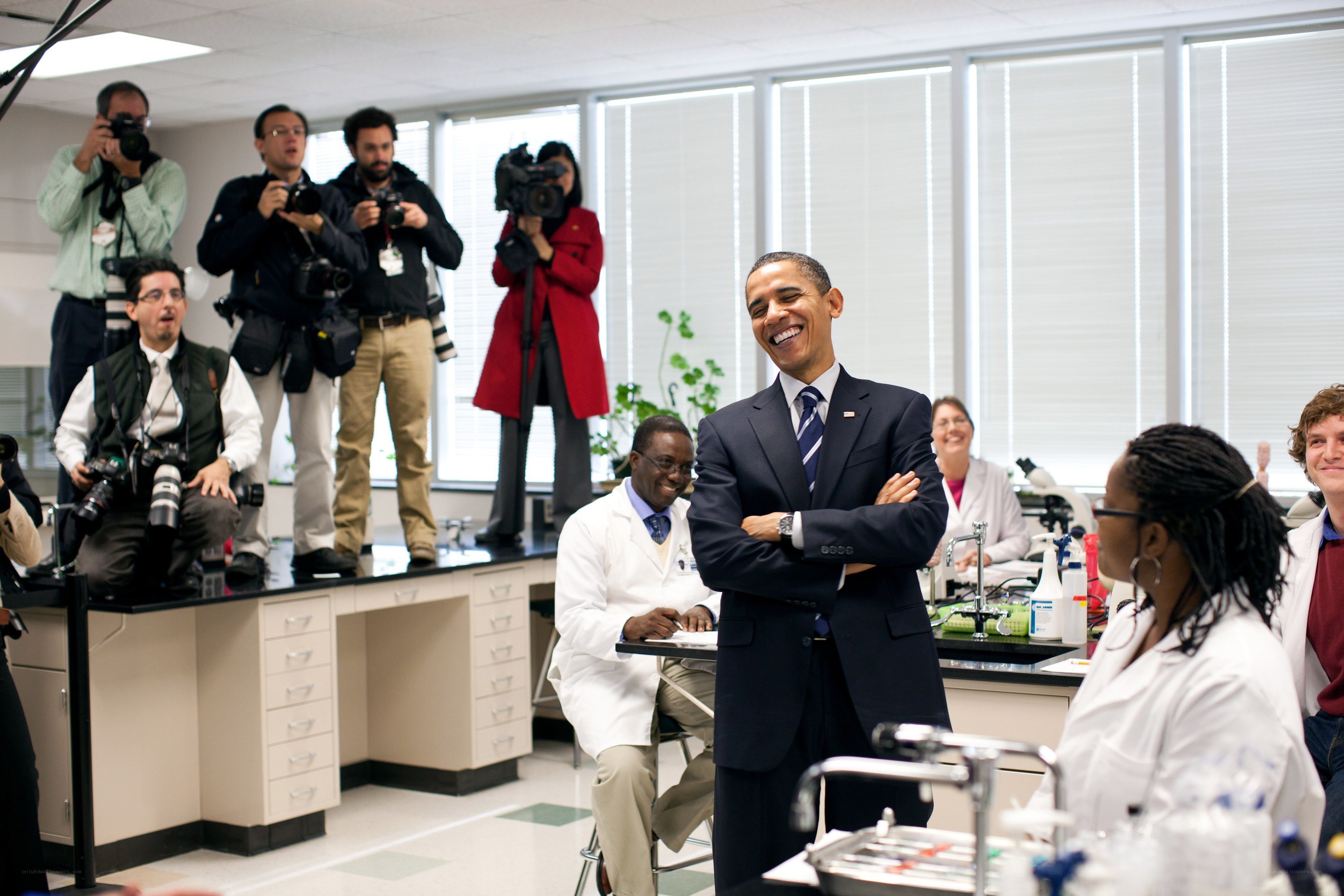 Obama in a science lab