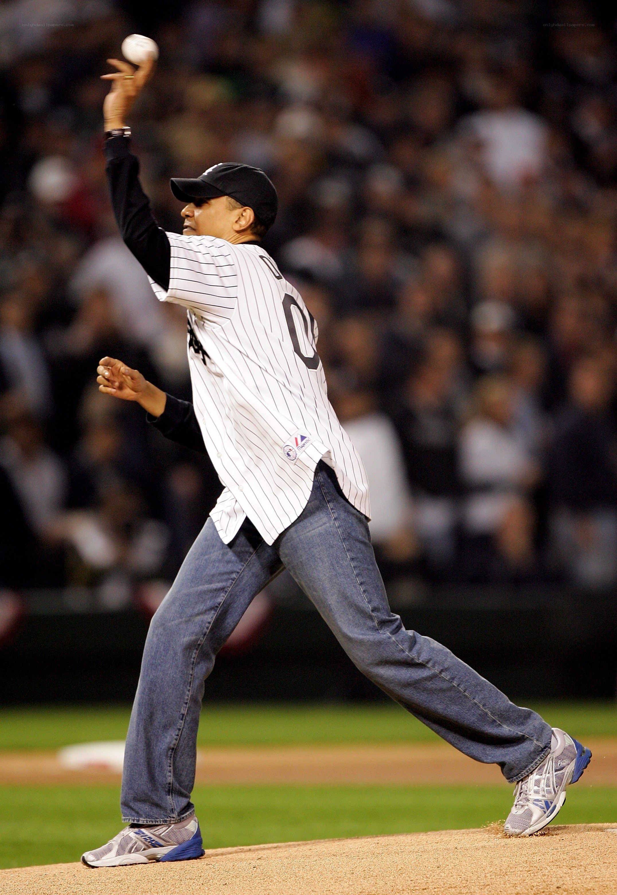 Obama throwing first pitch