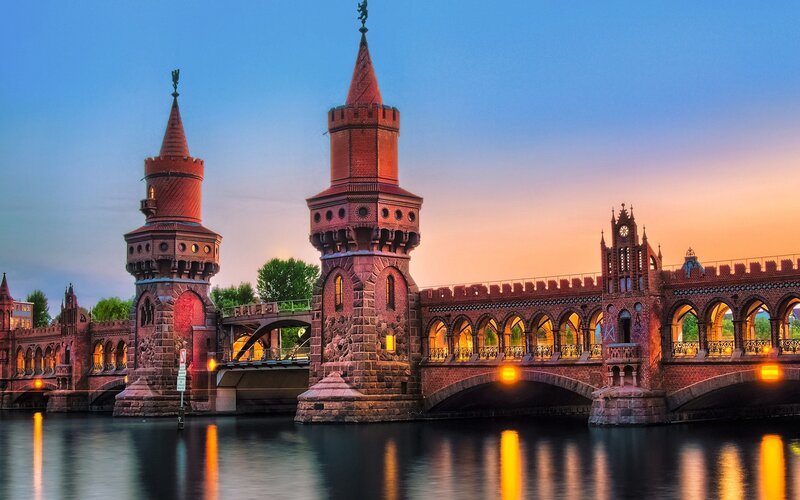 Oberbaum Bridge at Dusk — Blue