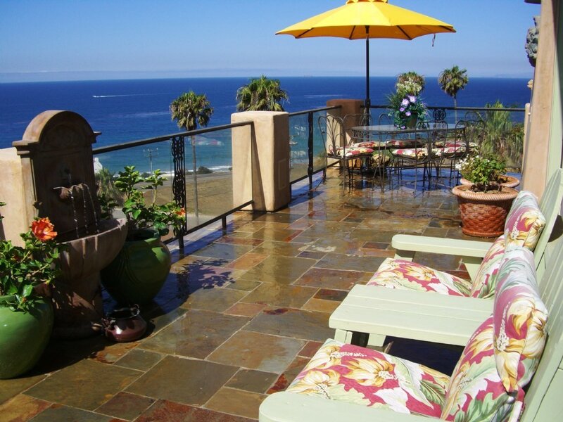 Ocean-view patio with fountain