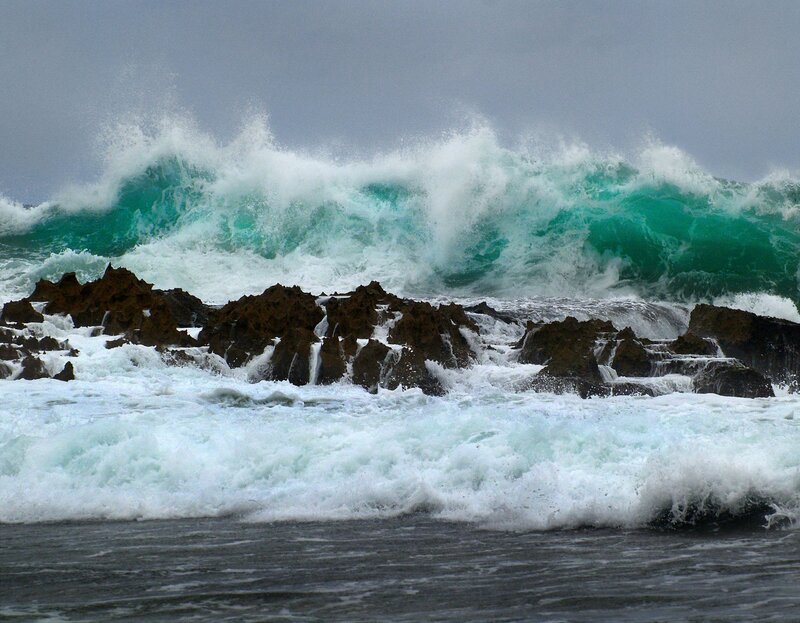 Ocean Wave Crashing on Rocks — Green