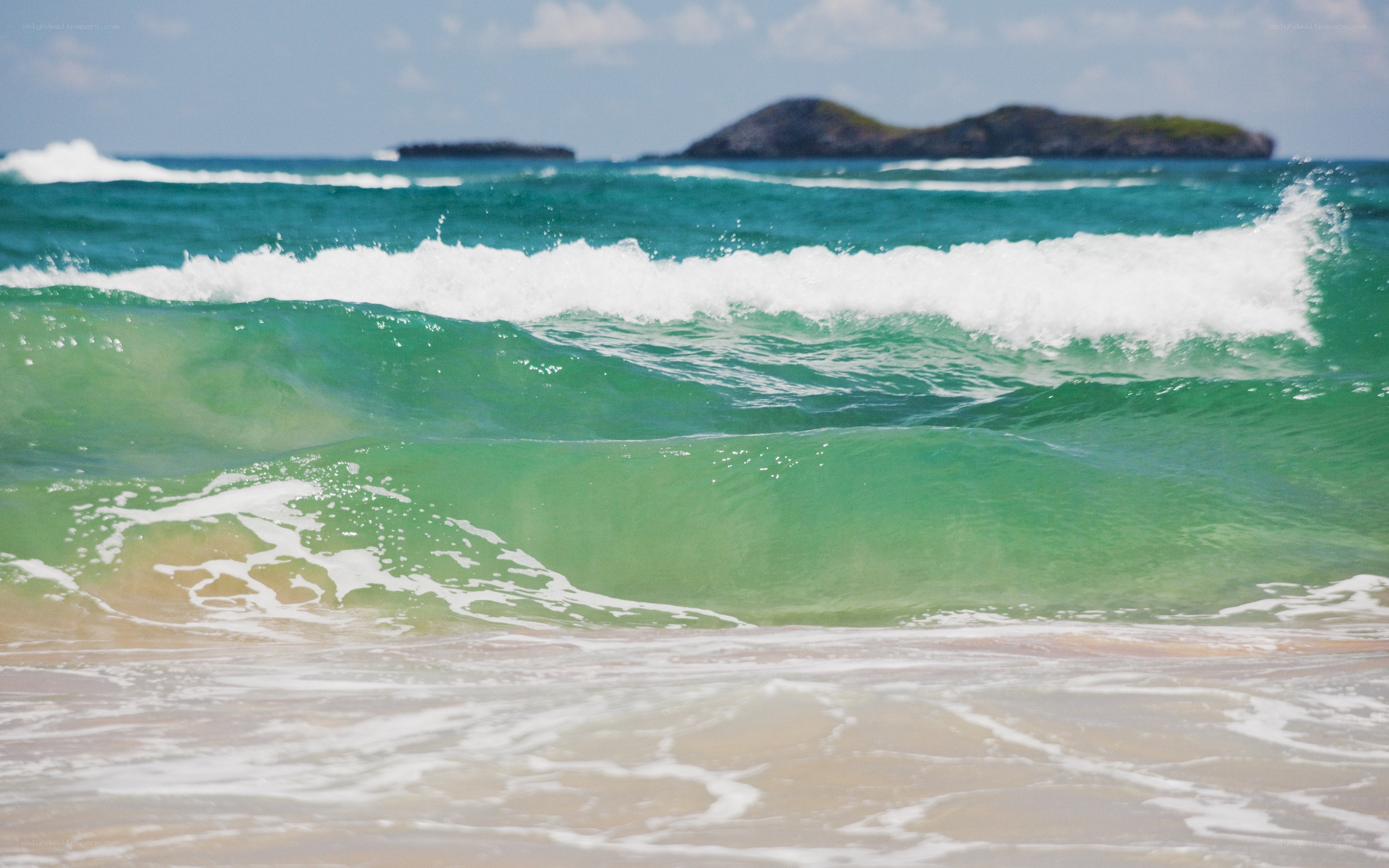 Ocean waves at a tropical beach