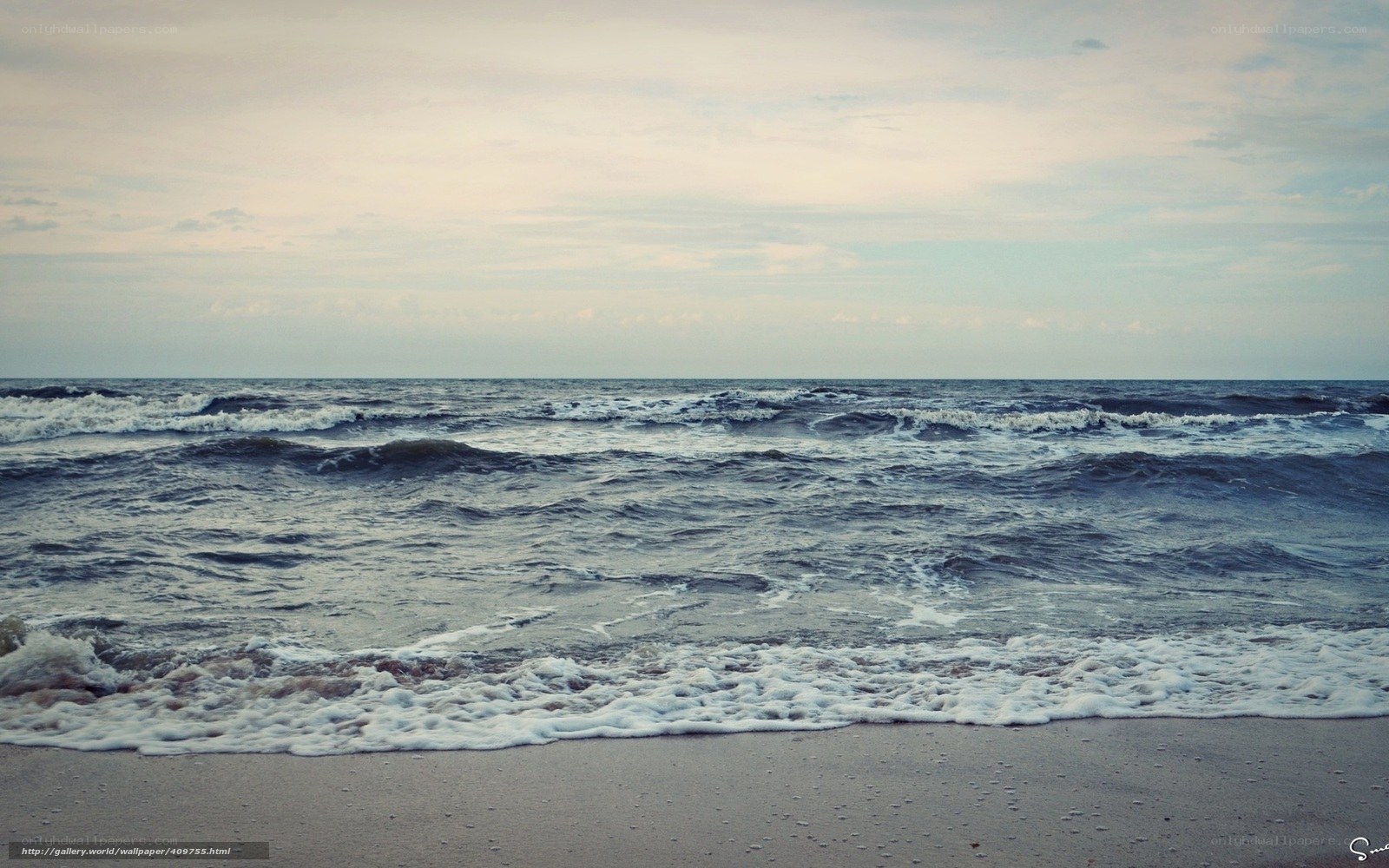 Ocean waves at dusk