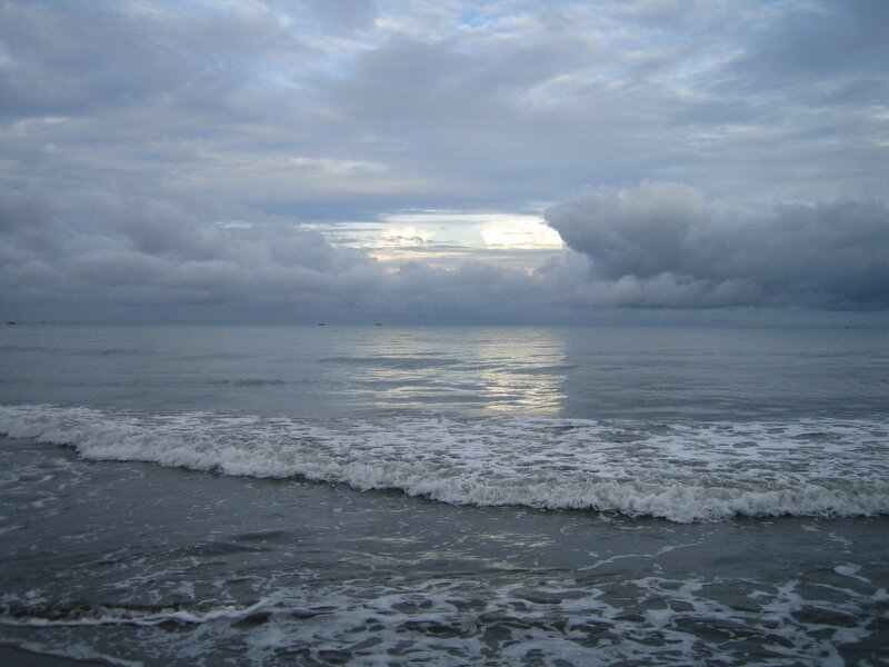 Ocean Waves at Dusk — Gray, Calm