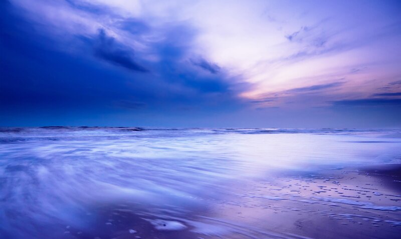 Ocean Waves at Dusk — Serene