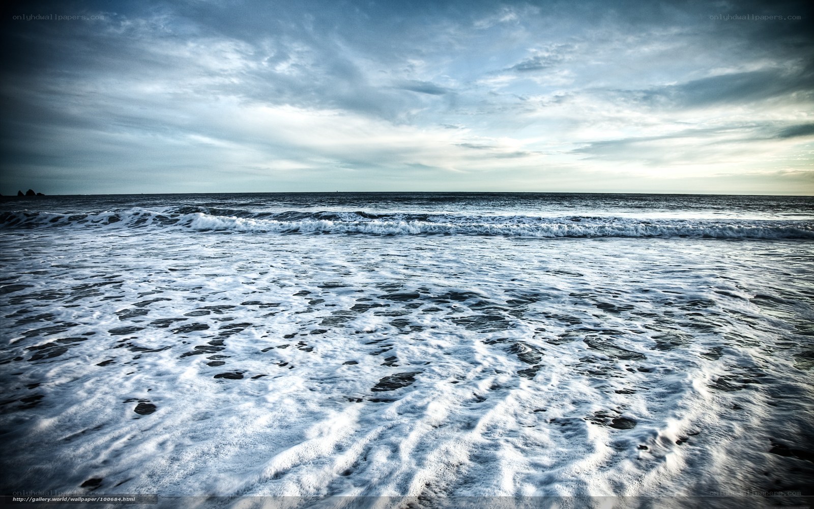 Ocean waves at dusk