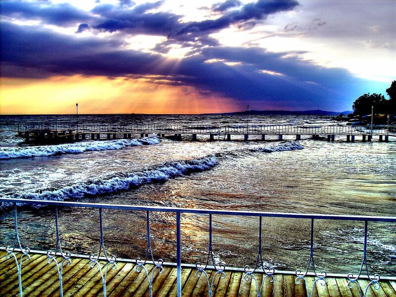 Ocean Waves at Pier — Blue