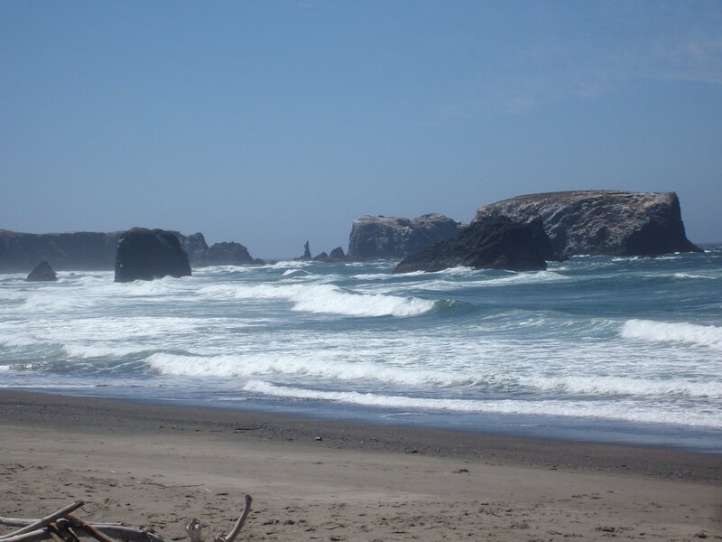 Ocean Waves at Rocky Beach — Blue