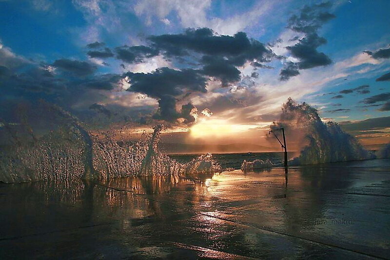 Ocean Waves at Sunset — Blue, Dramatic