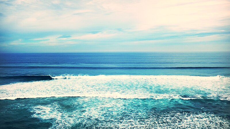 Ocean waves at the horizon