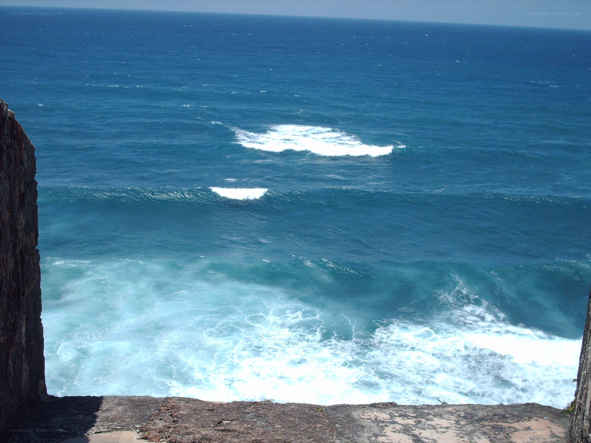 ocean waves crashing against rocks