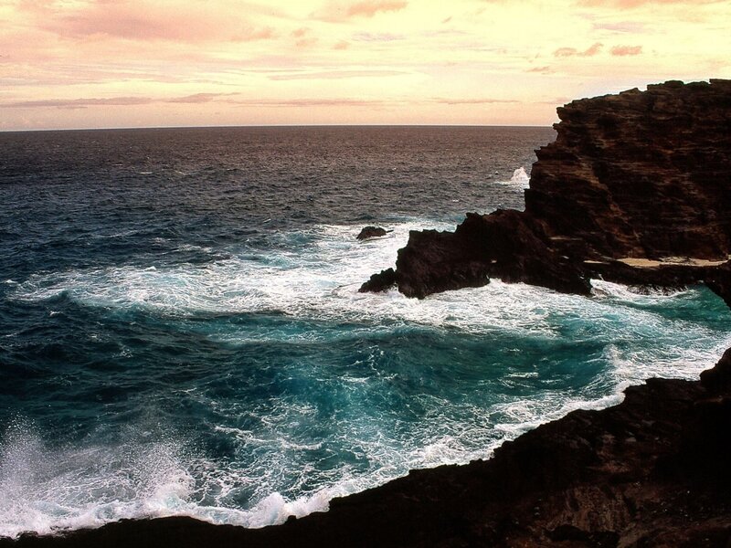 Ocean Waves Crashing — Dramatic