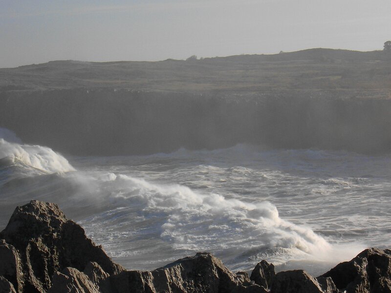 Ocean Waves Crashing — Gray, Dramatic