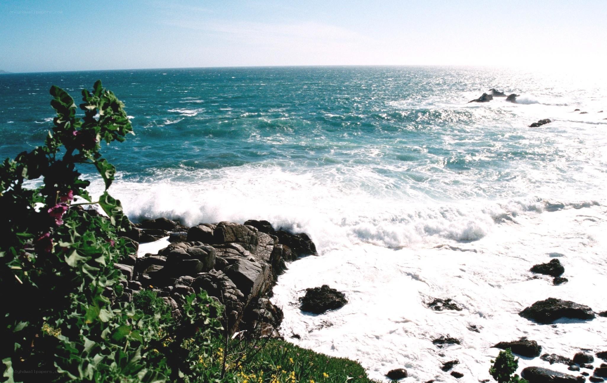 Ocean waves crashing on rocks