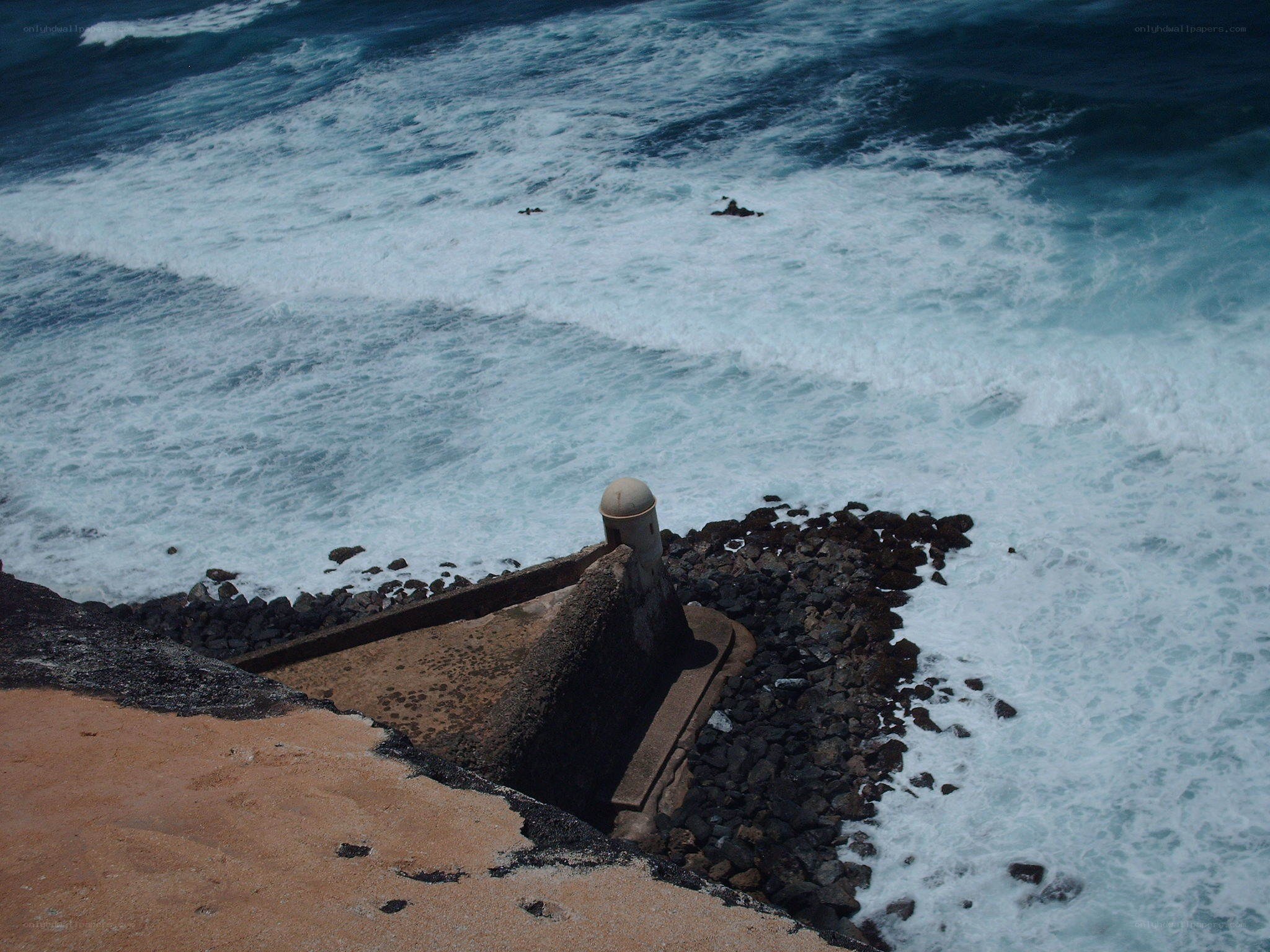 Ocean waves crashing on rocks
