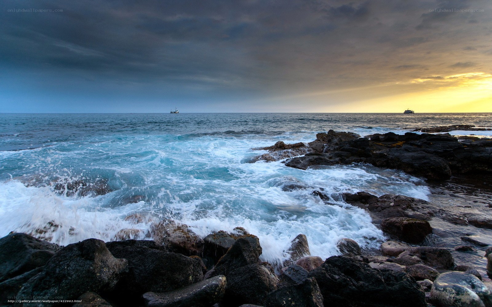Ocean waves crashing on rocks