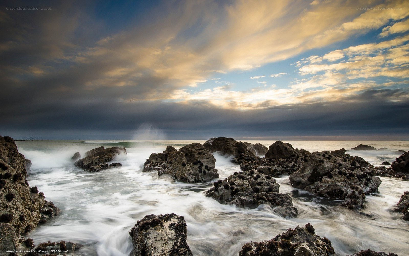 Ocean waves crashing on rocks